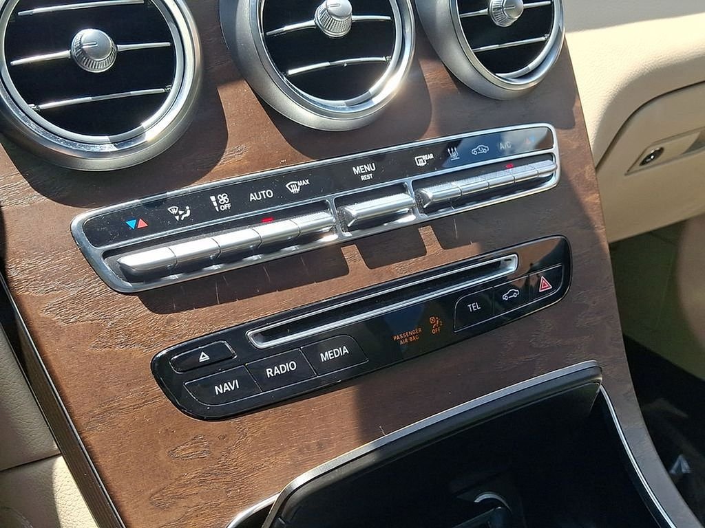 Used 2019  Mercedes-Benz GLC 350e image 16