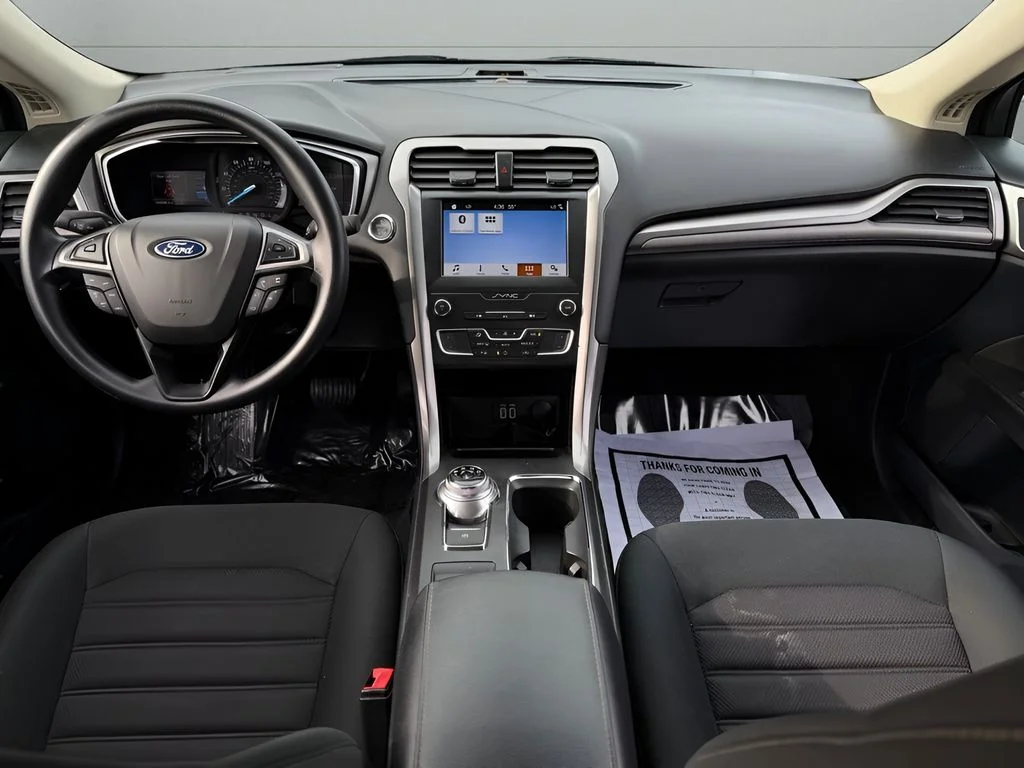 Used 2019 Silver Ford SE image 22