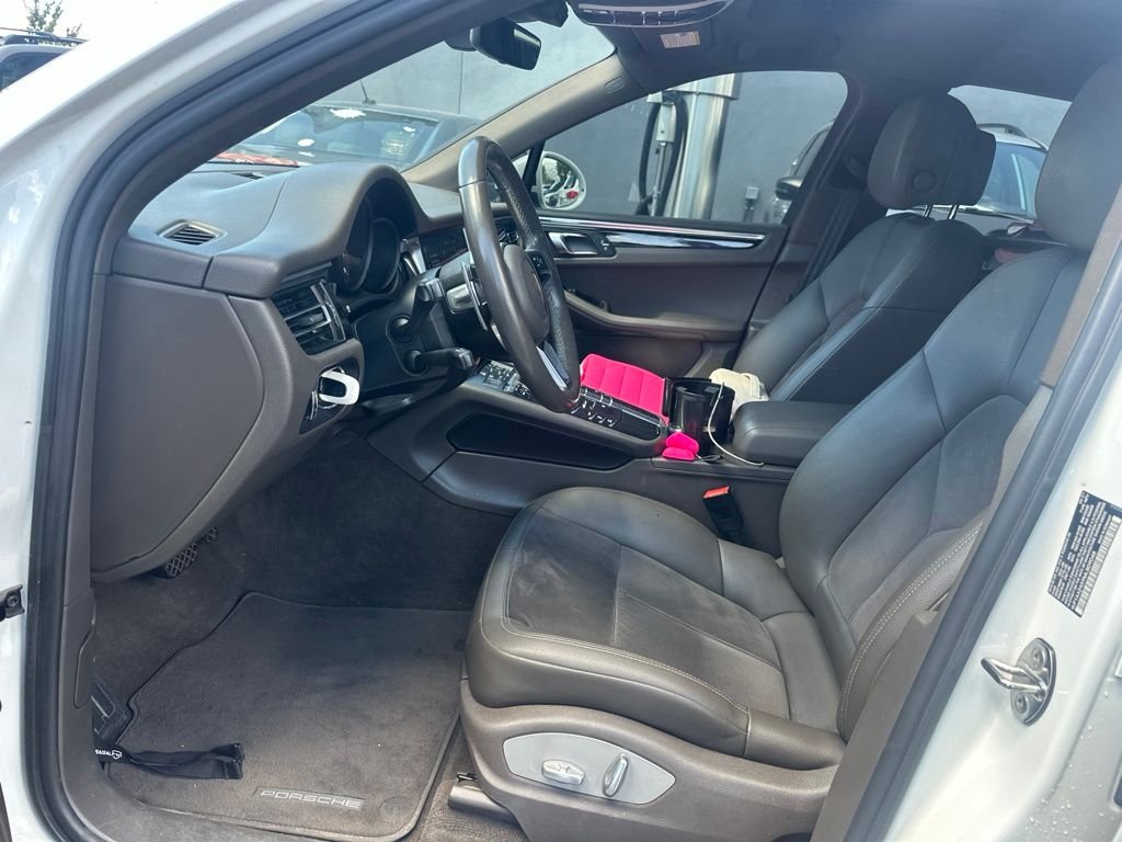 Used 2021  Porsche Base image 15