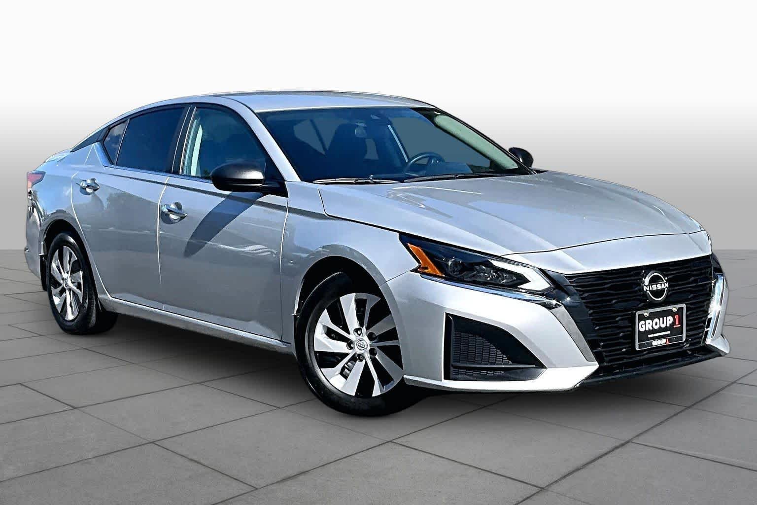 Used 2024 Brilliant Silver Metallic Nissan 2.5 S image 3