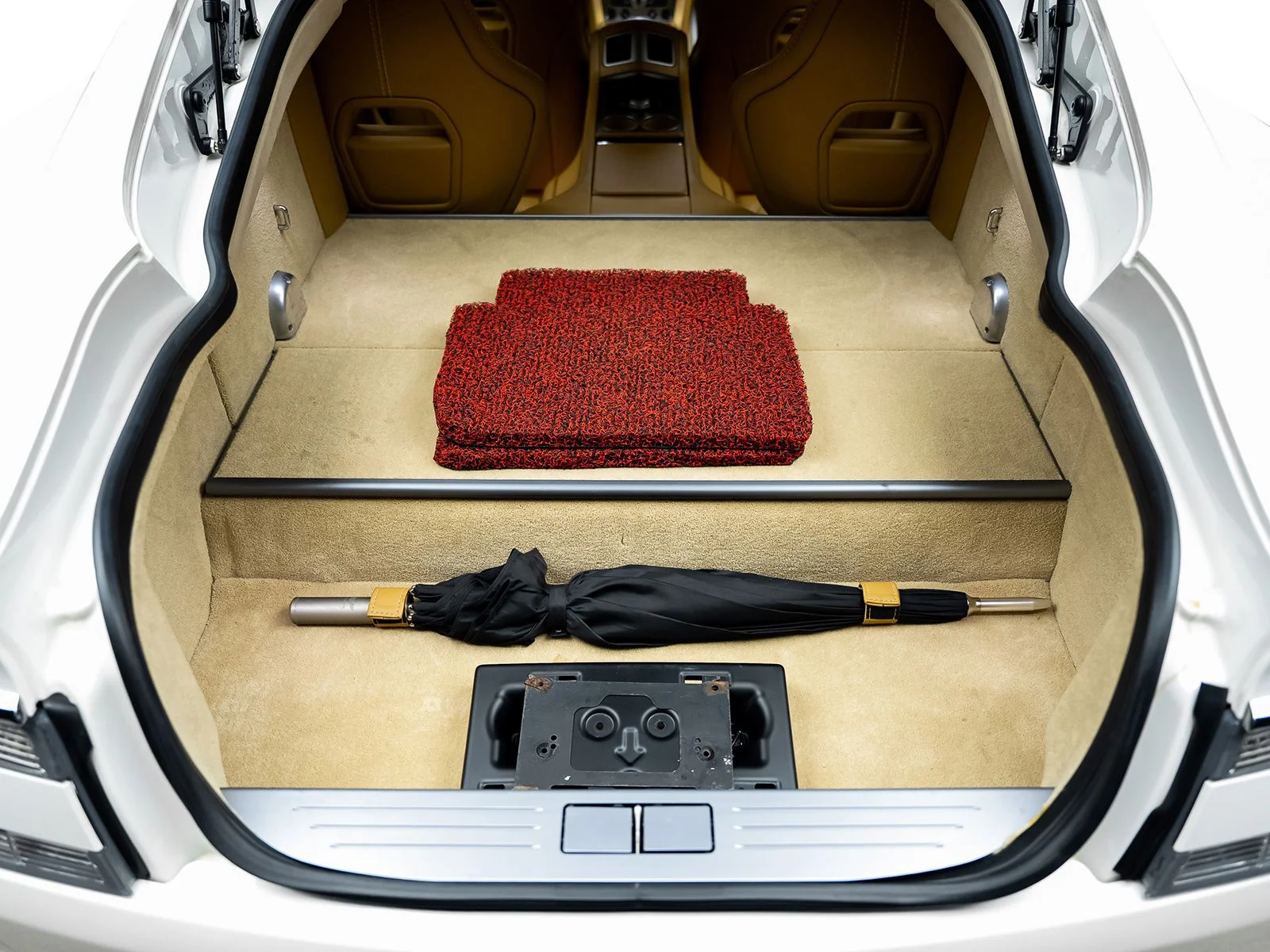 Used 2015 White Aston Martin Base image 55