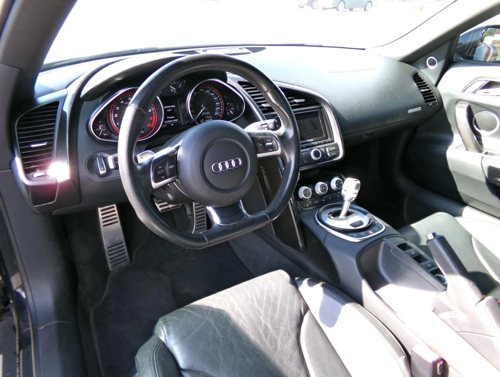 Used 2011  Audi 5.2L image 12