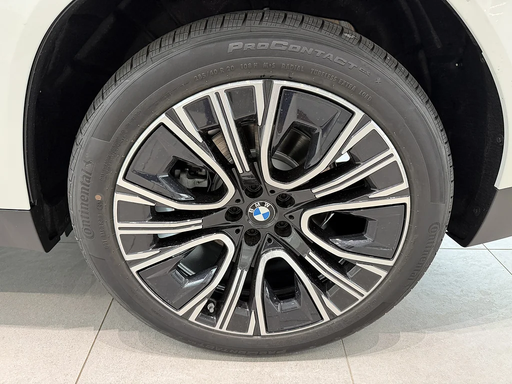 New 2026 Alpine White BMW 30 xDrive image 7