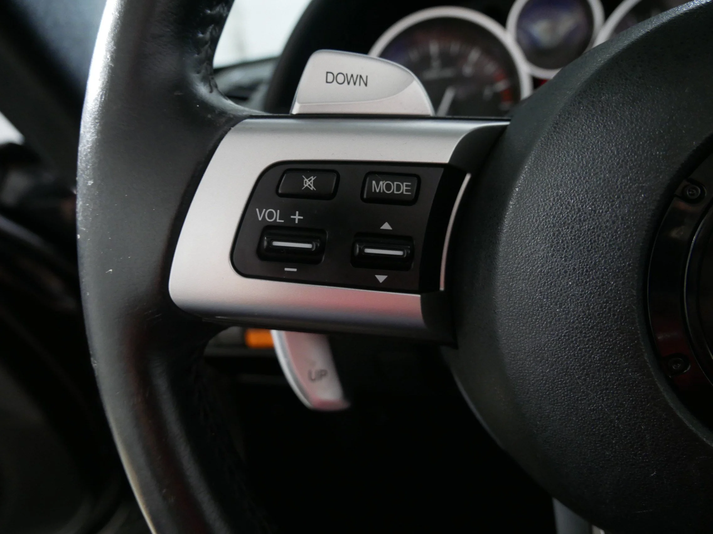 Used 2008 Brilliant Black Mazda Touring image 27