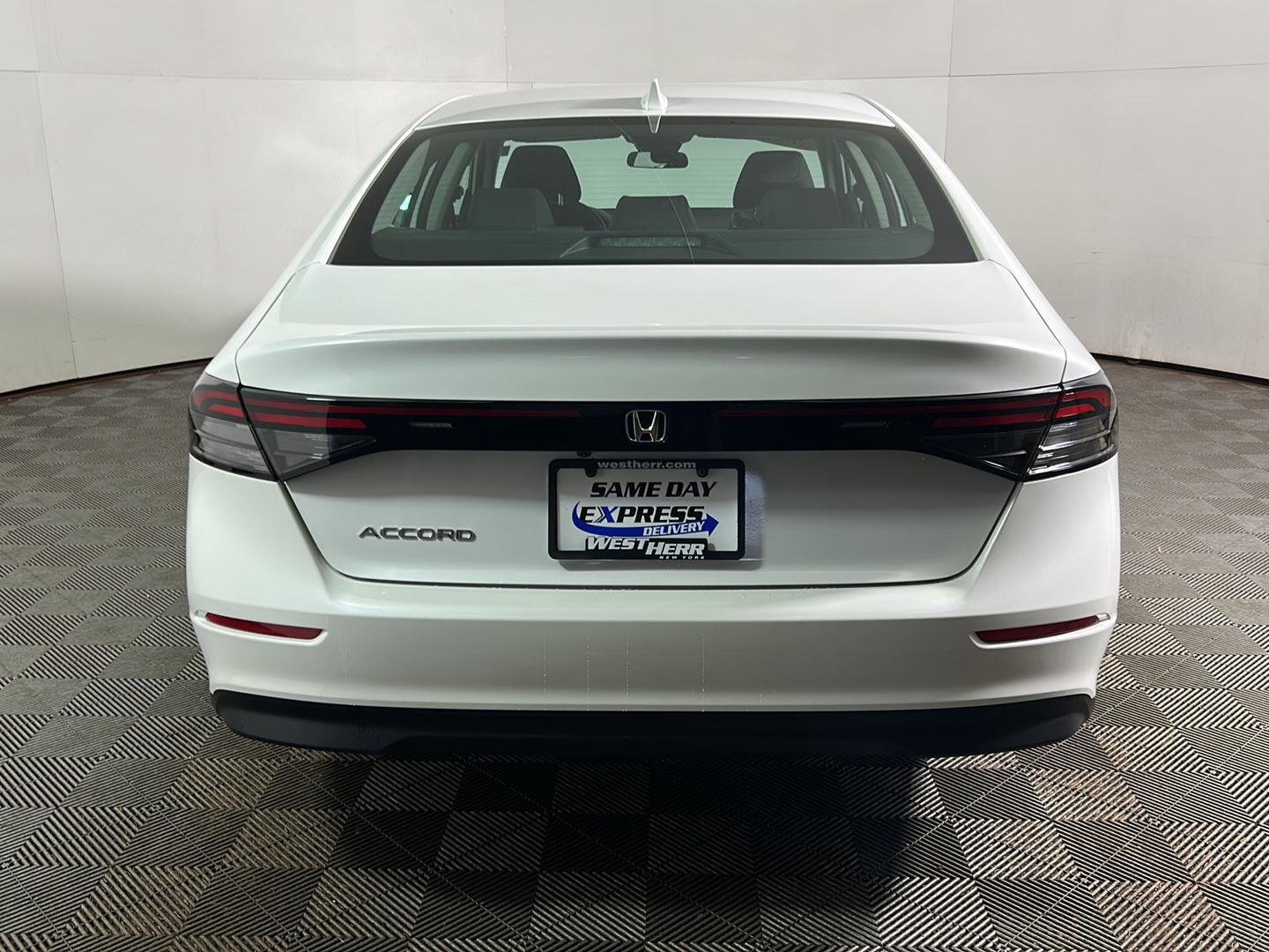 Used 2023 Platinum White Pearl Honda EX image 7