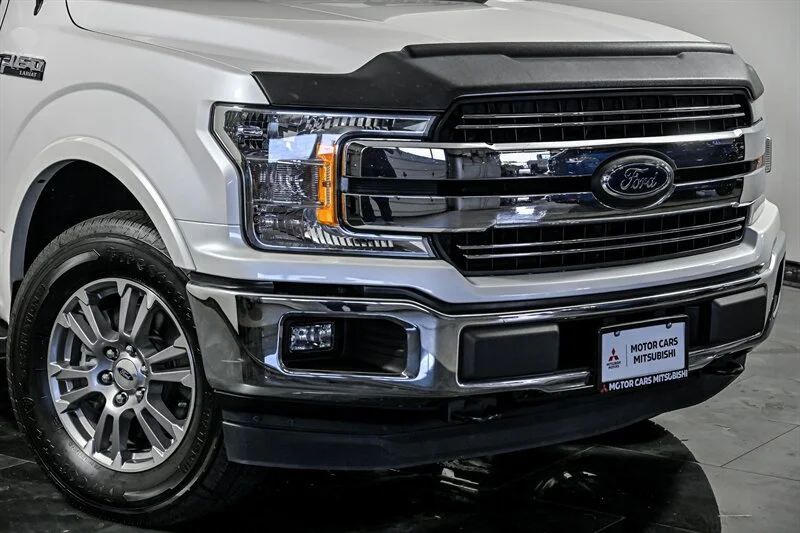 Used 2018 White Platinum Metallic Tri-Coat Ford Lariat image 2