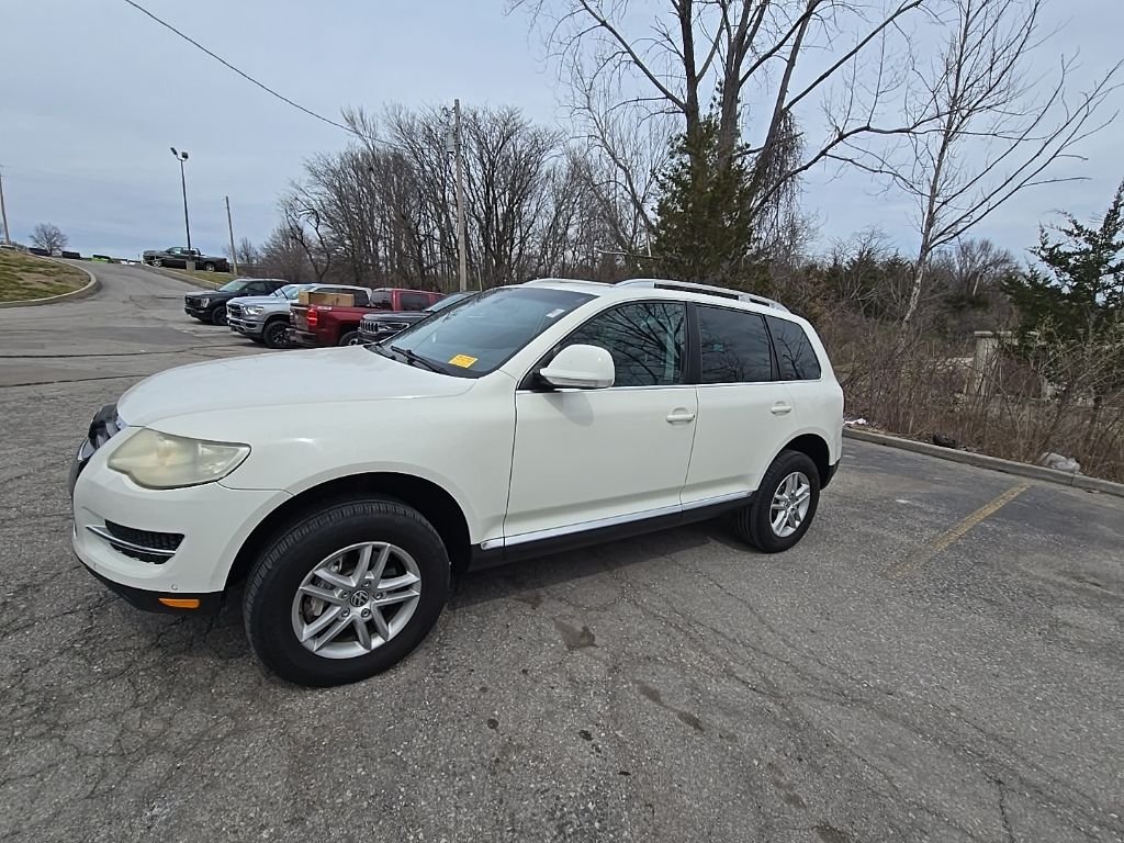 Used 2008 Volkswagen Touareg 2 VR6 with VIN WVGBE77L88D057274 for sale in Kansas City