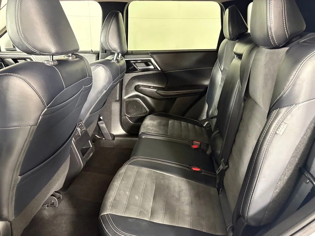 Used 2024 White Mitsubishi SE image 37