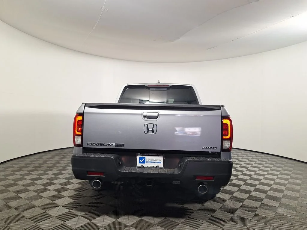 Certified Used 2023 Lunar Silver Metallic Honda AWD RTL image 6