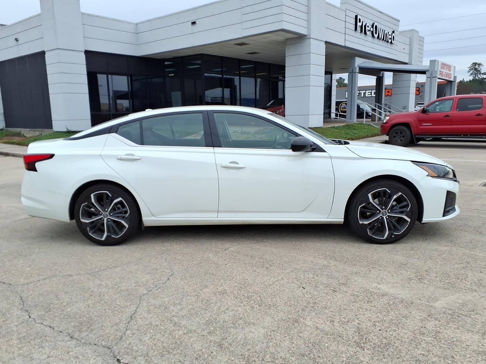 2023 Nissan Altima 2.5 SR White at G Motors