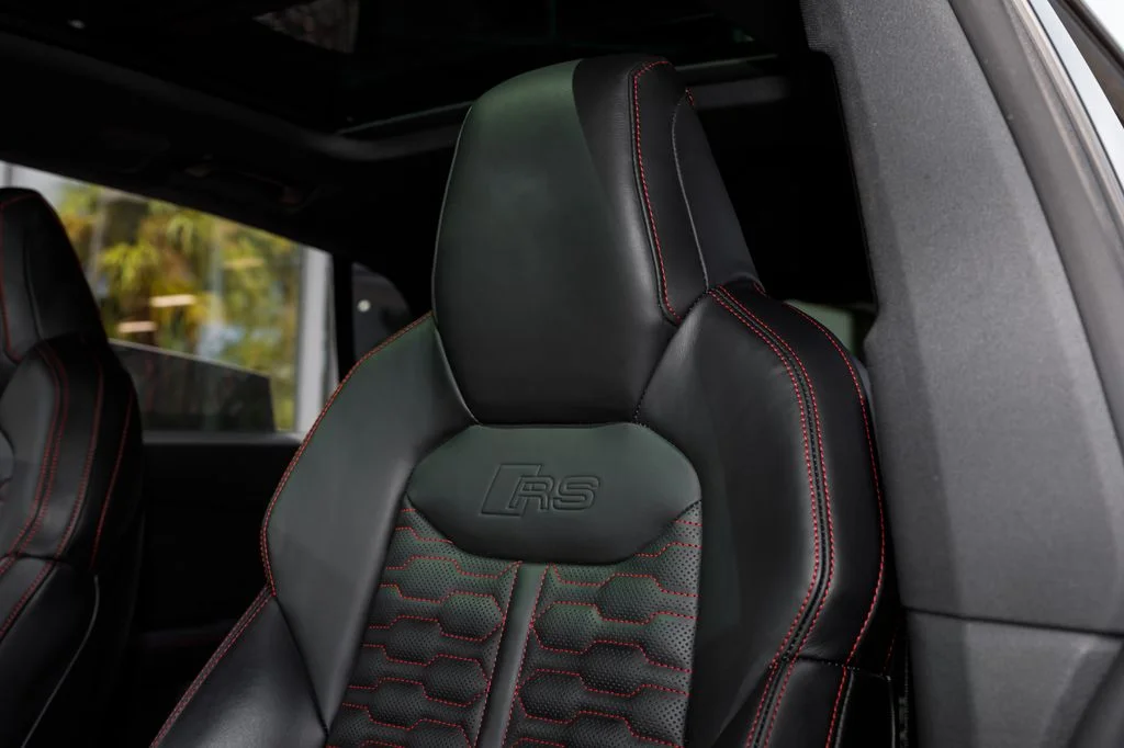 Used 2023  Audi 4.0T image 32