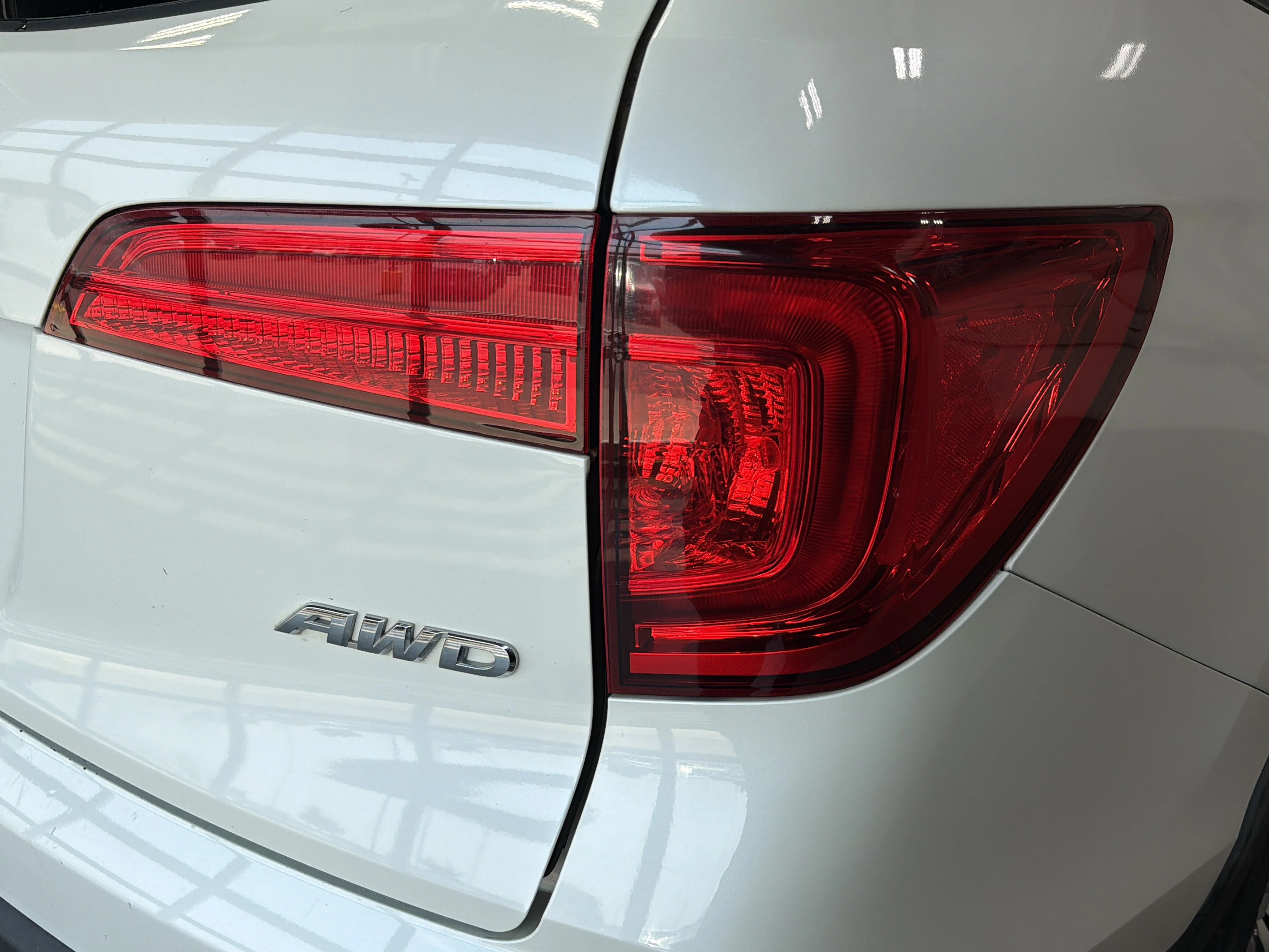 Used 2016 White Honda EX-L image 19