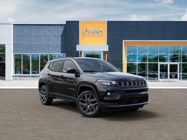 New 2026 Diamond Black Crystal Pearlcoat Jeep Latitude Altitude image 31