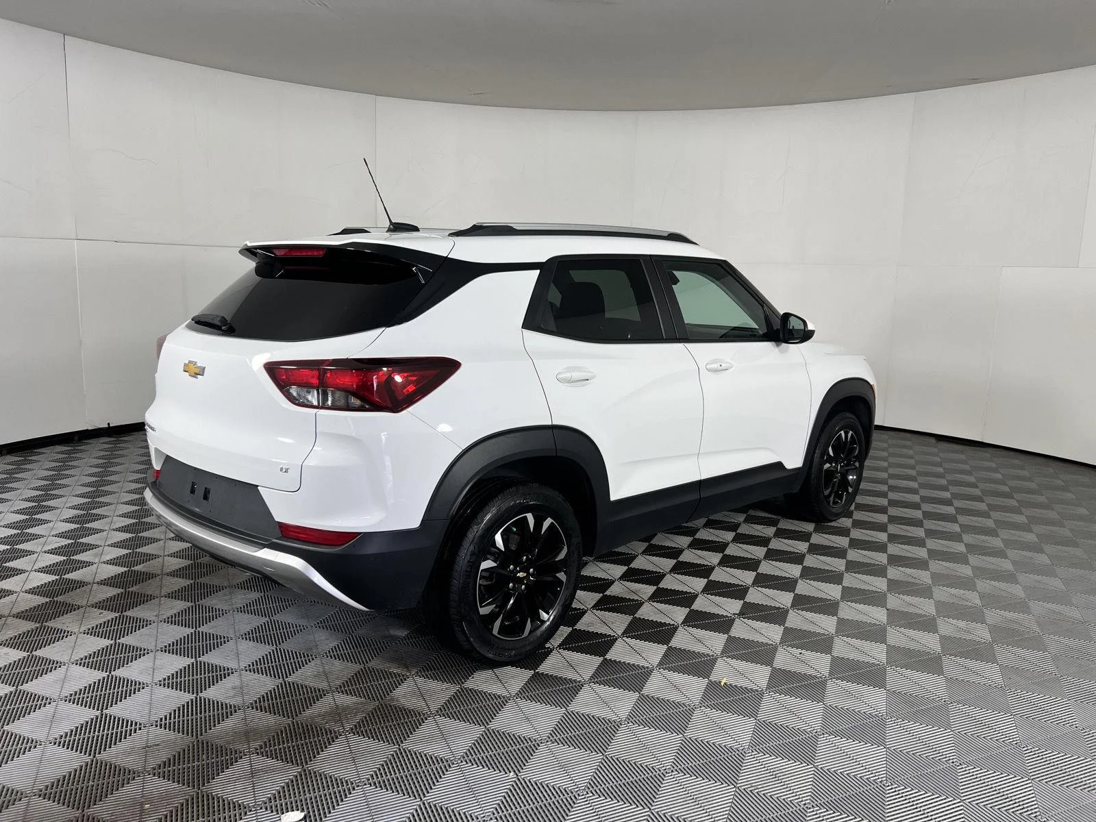 Used 2023 Summit White Chevrolet LT image 10
