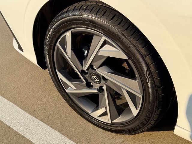 Used 2025 White Hyundai Limited image 5
