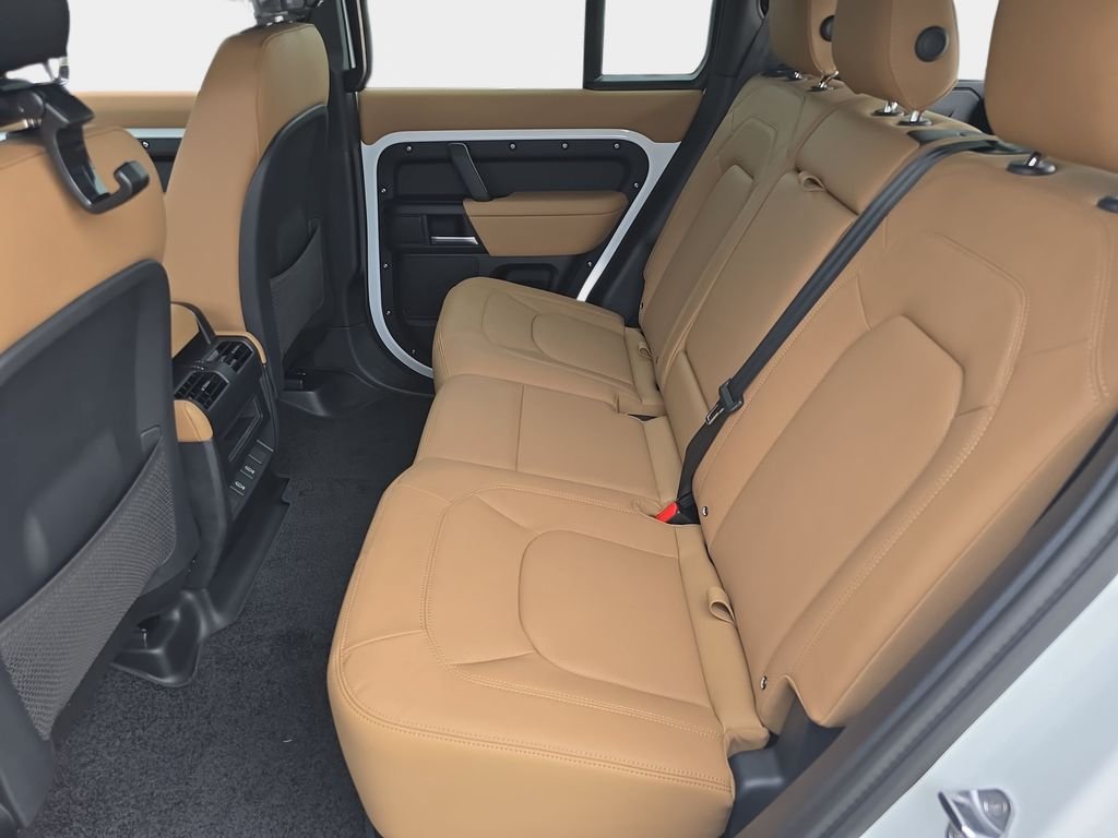 New 2026 Fuji White Land Rover X-Dynamic SE image 14