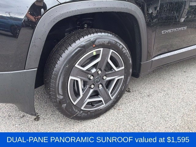New 2026 Diamond Black Crystal Pearl-Coat Exterior Paint Jeep Limited image 4