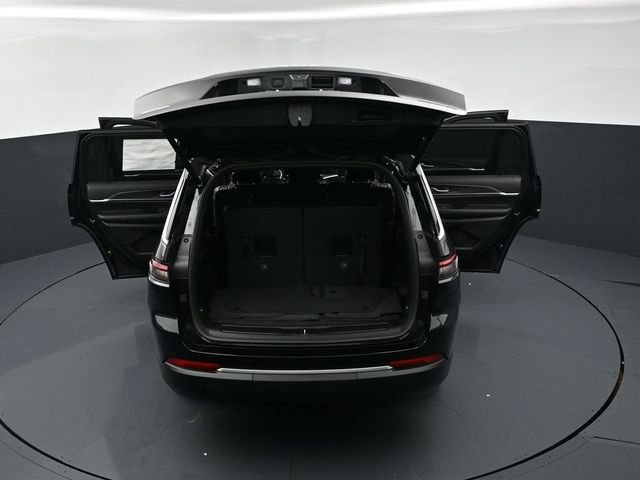 New 2026 Diamond Black Crystal Pearl-Coat Exterior Paint Jeep Limited image 29