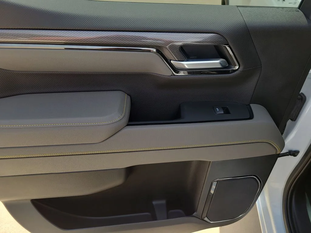 Used 2025 White Chevrolet ZR2 image 13