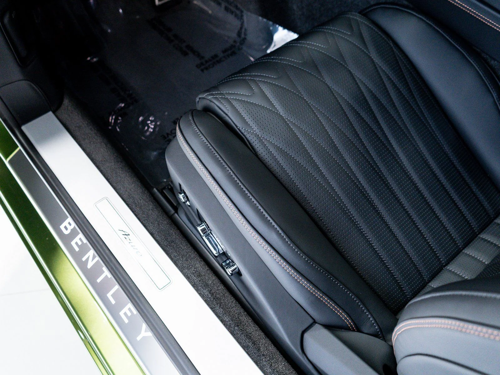 New 2026 Tourmaline Green - by Mulliner Bentley Azure image 12