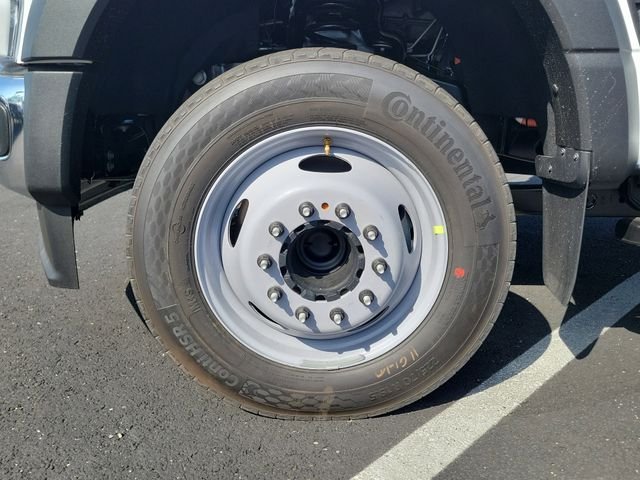 New 2026 Oxford White Ford F-550® XL image 29