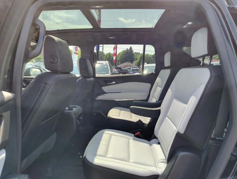 Used 2025 Black Chevrolet High Country image 13