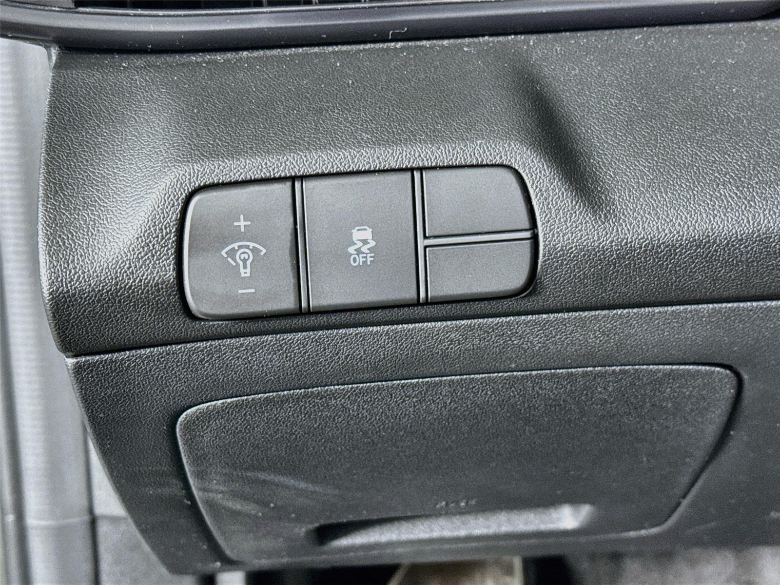 Used 2025 Amazon Gray Hyundai SEL Sport image 10