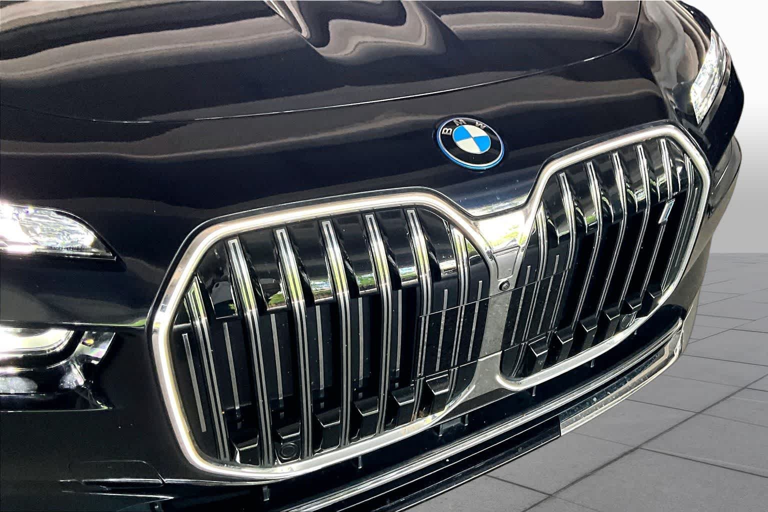 Used 2024 Carbon Black Metallic BMW xDrive60 image 29