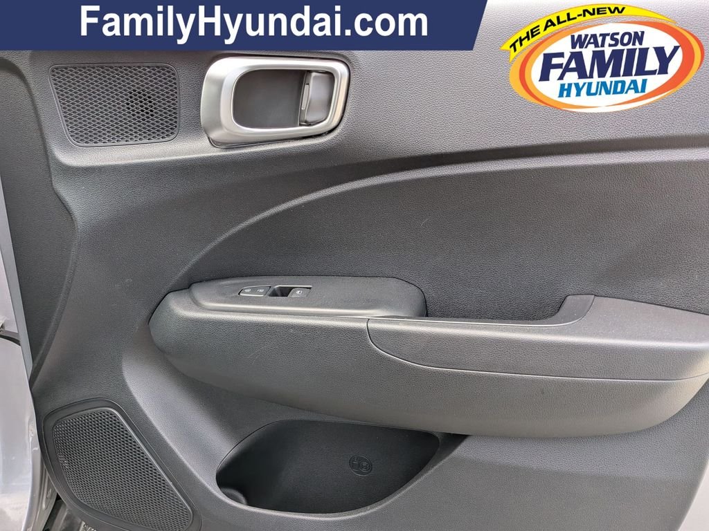 2025 Hyundai Venue SEL - Photo 28
