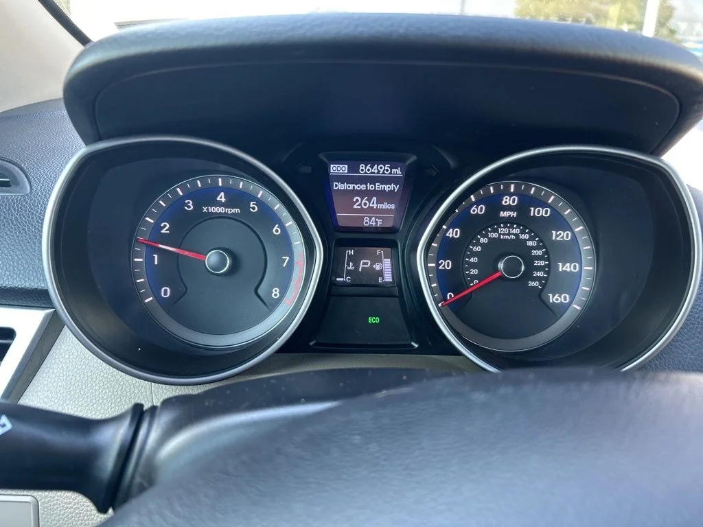 Used 2013 Blue Hyundai Base image 16