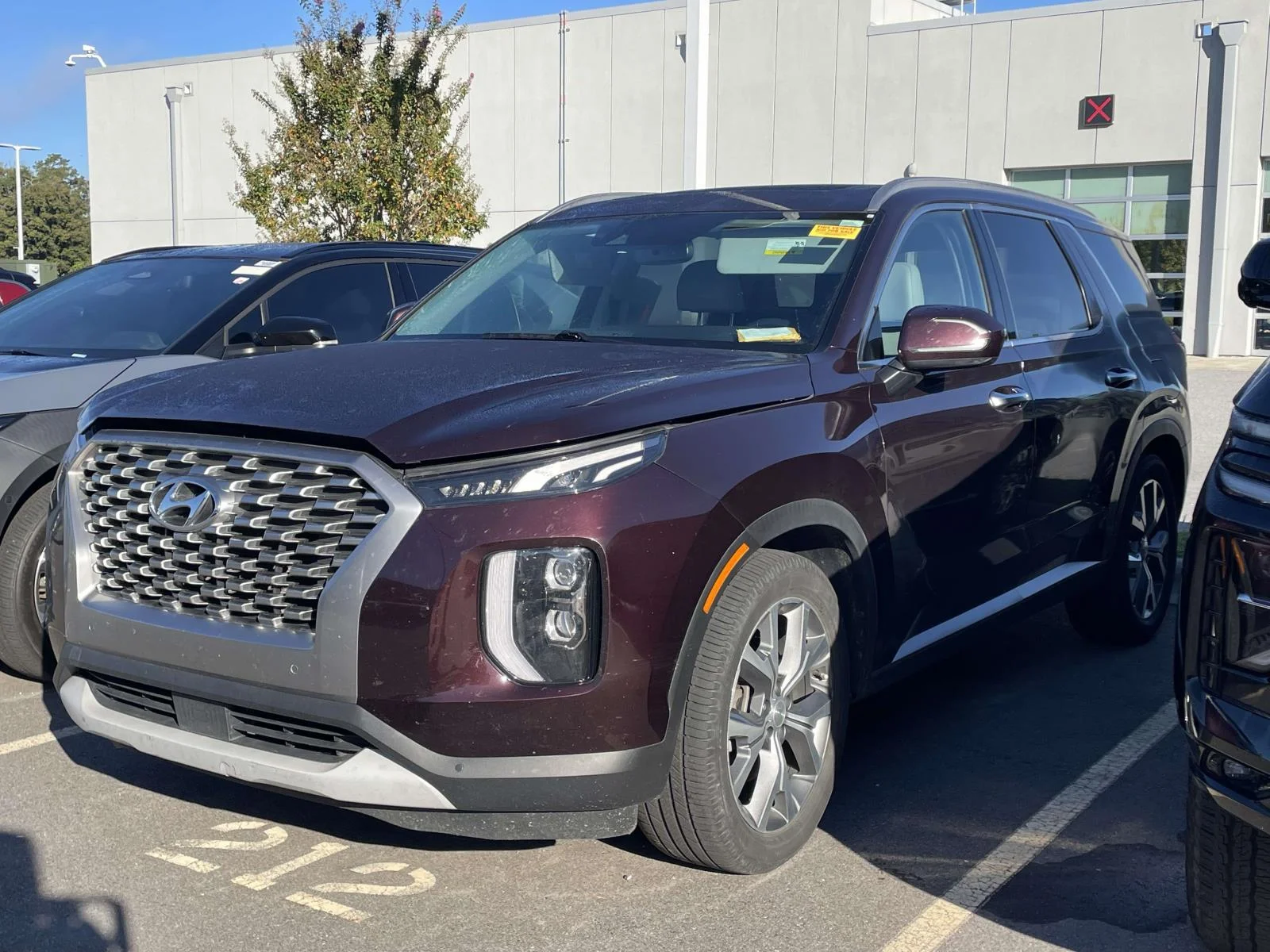 Used 2022 Sierra Burgundy Hyundai SEL image 2