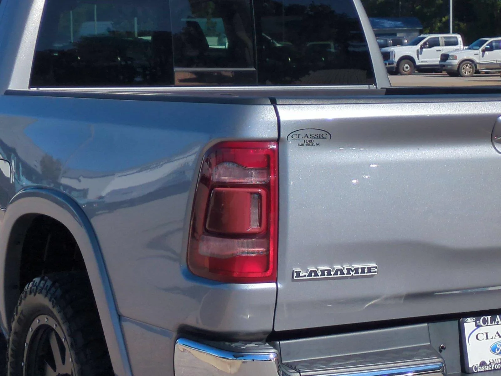 Used 2019 Billet Silver Metallic Clearcoat Ram Laramie image 11