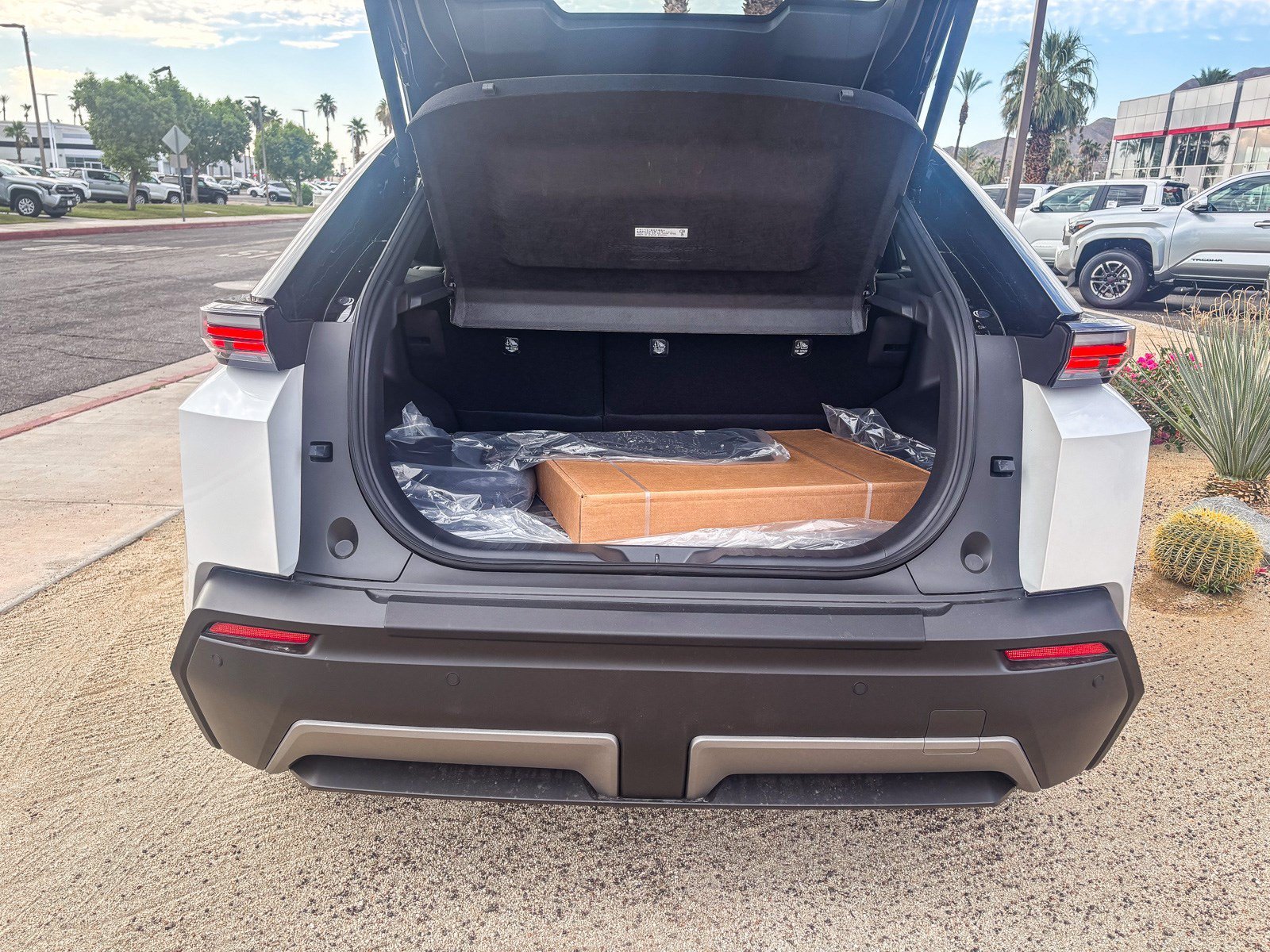 New 2026 Wind Chill Pearl with Midnight Black Metallic roof <sup>1</sup> Toyota  XSE image 12