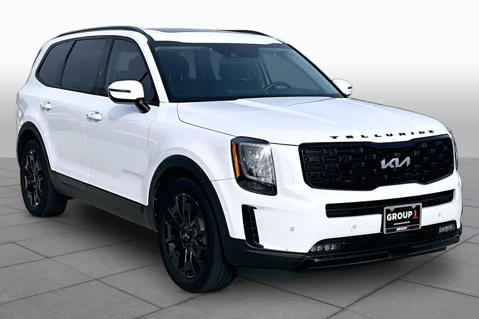 Used 2022 Glacial White Pearl Kia SX image 3