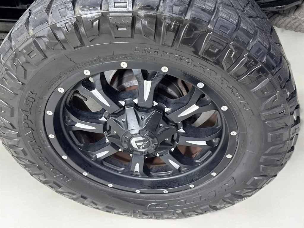 Used 2015 Tuxedo Black Metallic Ford Platinum image 39