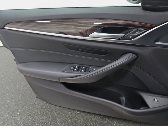 Used 2018 Alpine White BMW 530i xDrive image 26