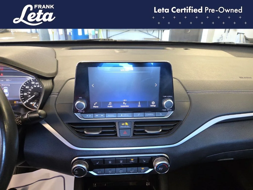 Used 2022 Black Nissan 2.5 SV image 10