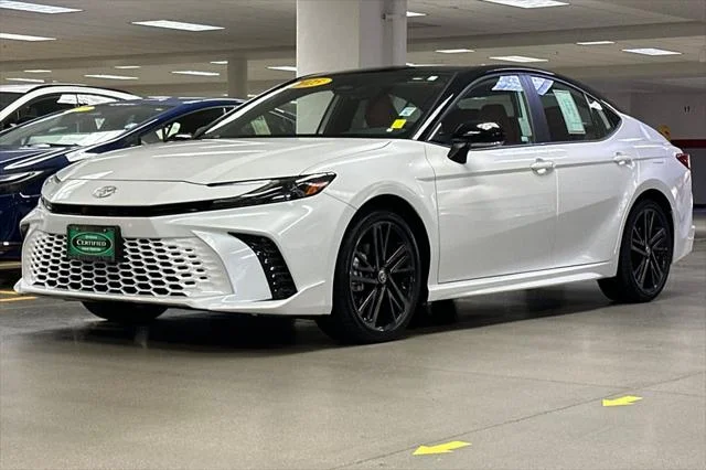 Certified Used 2025 MID BLK/WIND CHILL Toyota  image 8