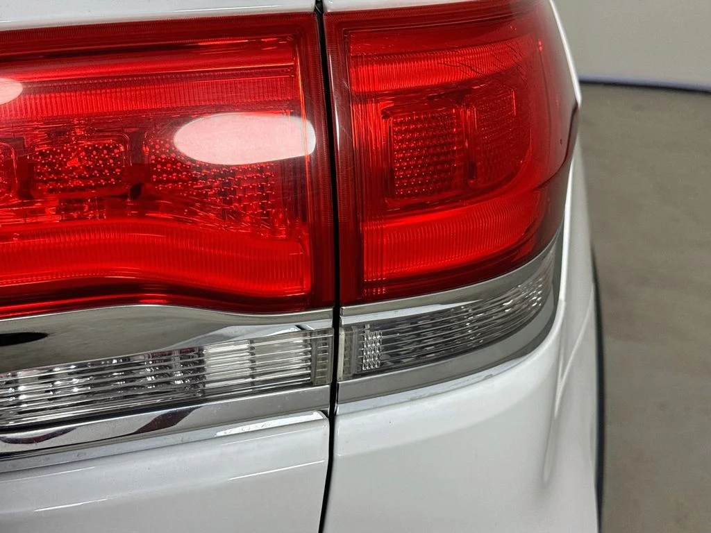 Used 2014 Bright White Clearcoat Jeep Limited image 33