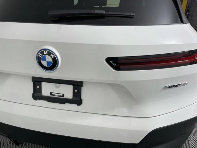 New 2022 Alpine White BMW xDrive50 image 27