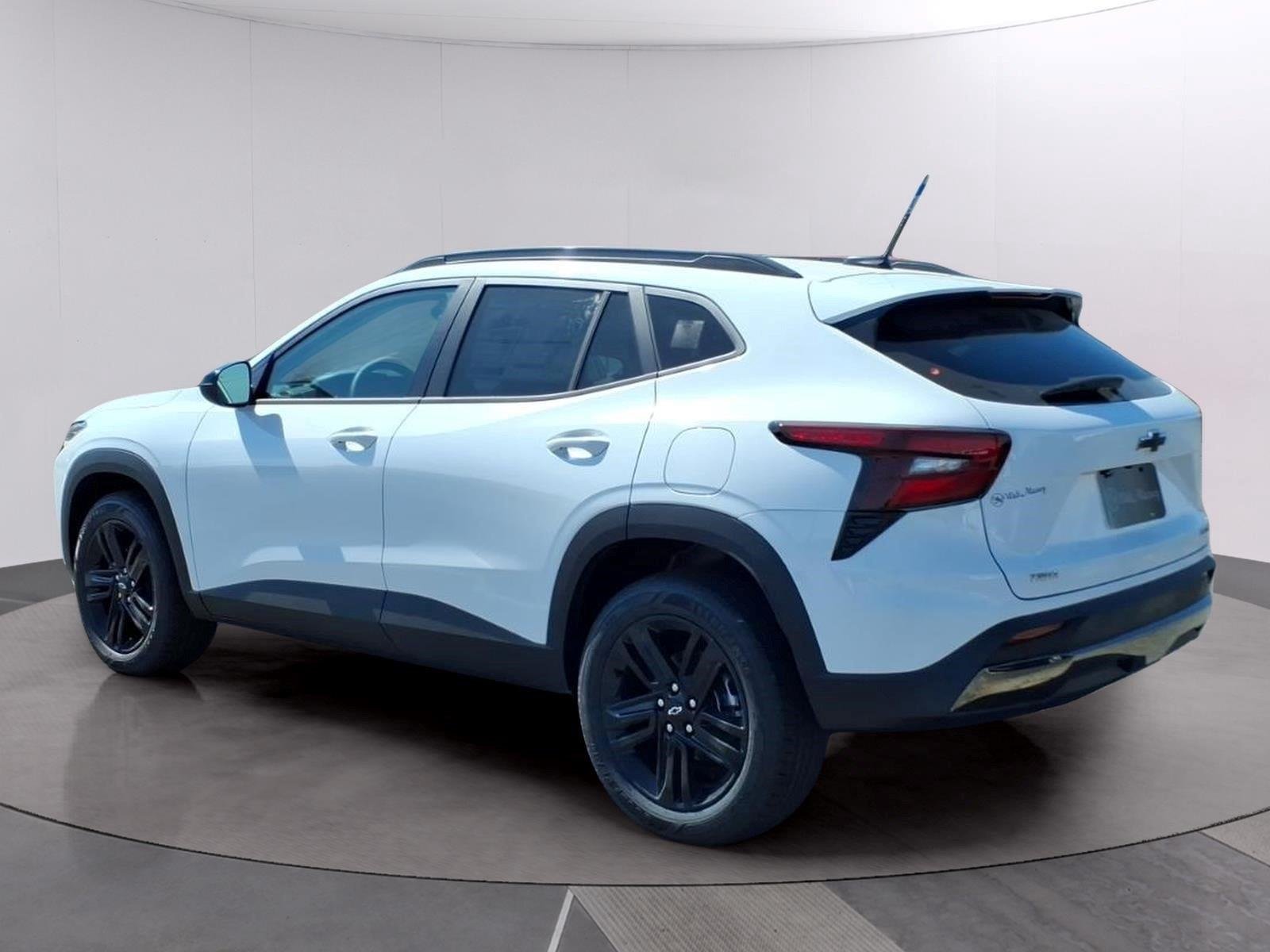 New 2026 Summit White Chevrolet ACTIV image 3
