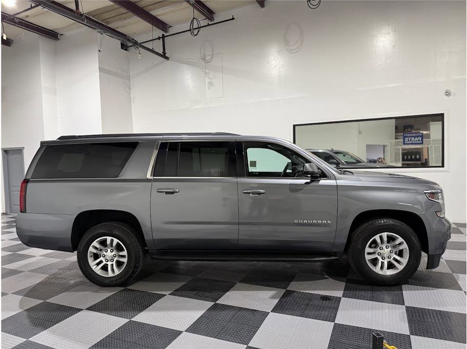 2020 Chevrolet Suburban LS photo 3