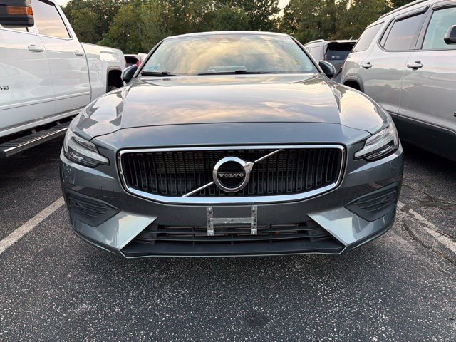 Used 2020 Pebble Gray Metallic Volvo T6 Momentum image 2