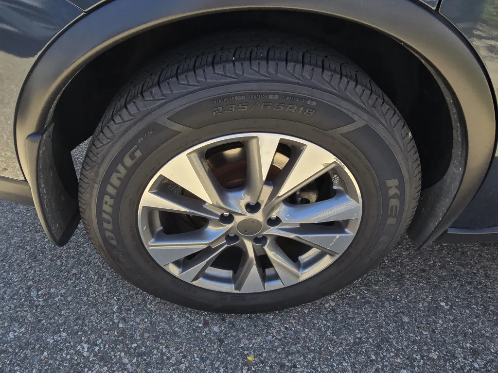 Used 2015 Arctic Blue Metallic Nissan SL image 10