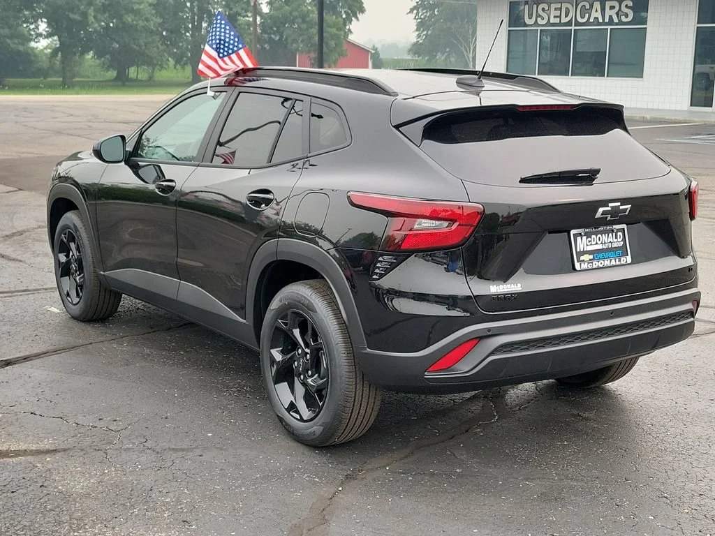 New 2026 Mosaic Black Metallic Chevrolet LT image 4