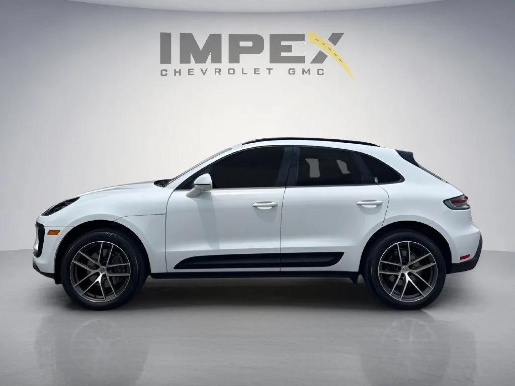 Used 2024  Porsche  image 2