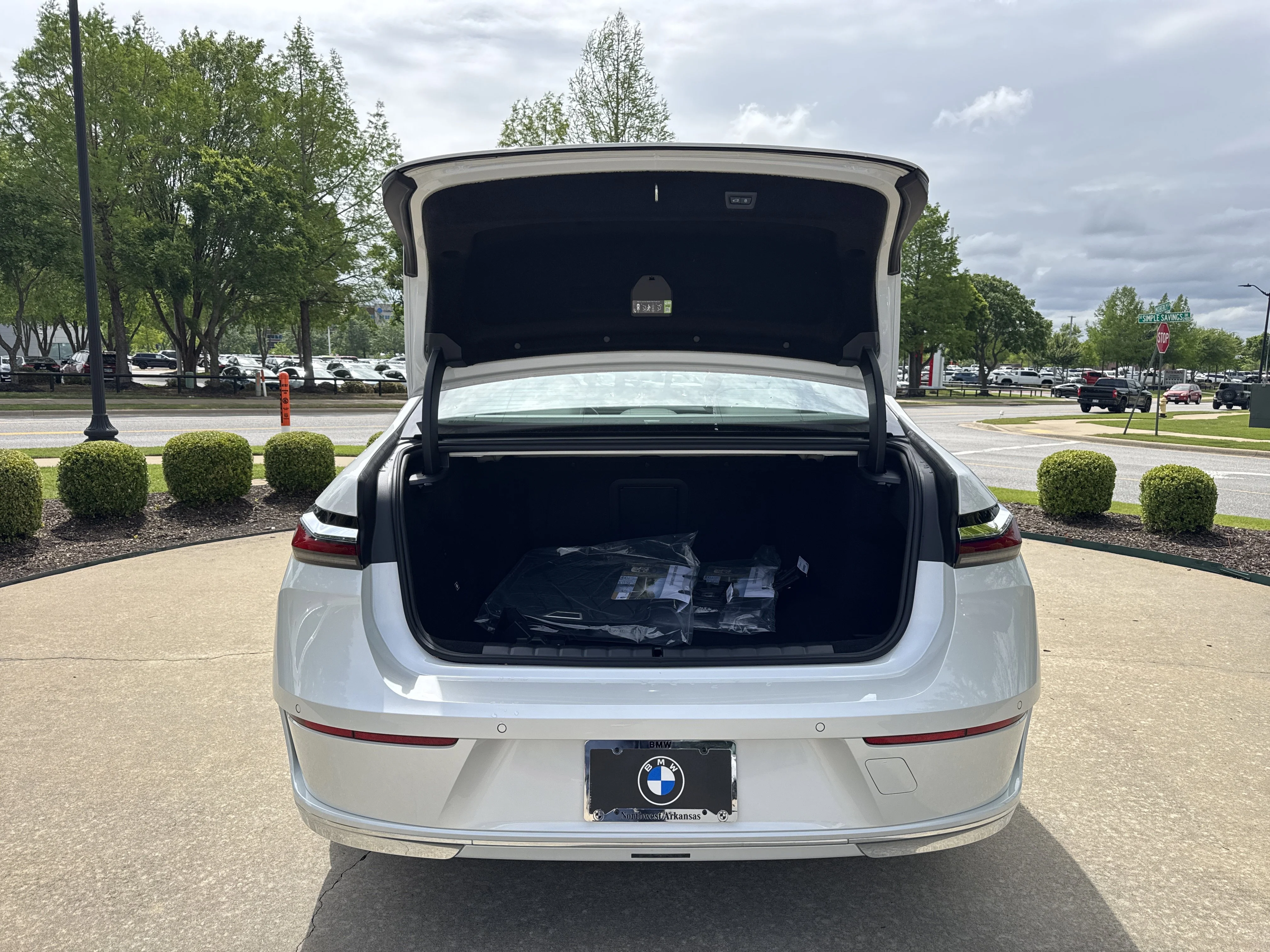 New 2026 MINERAL WHITE BMW xDrive60 image 24