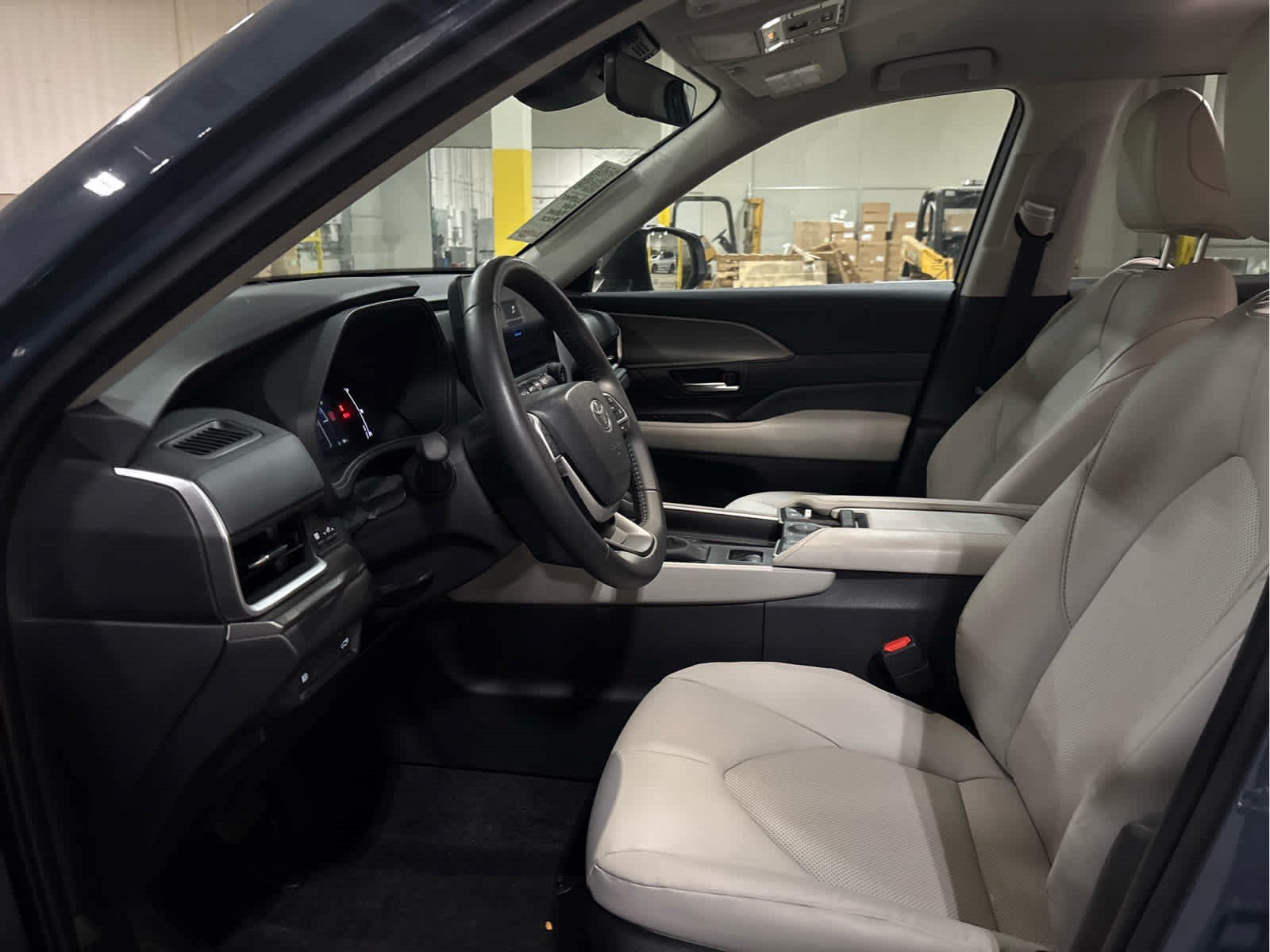Used 2025 Storm Cloud Toyota Hybrid XLE image 9