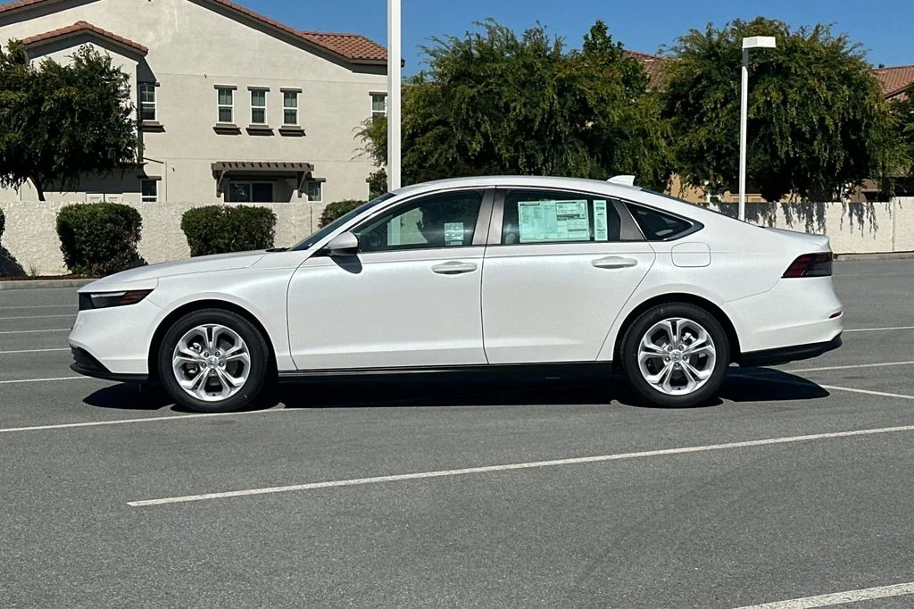 New 2026 Platinum White Pearl Honda LX image 7
