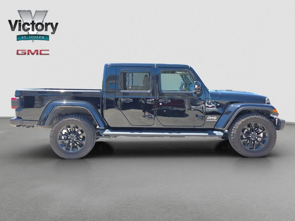 Used 2022 Black Jeep Overland image 19